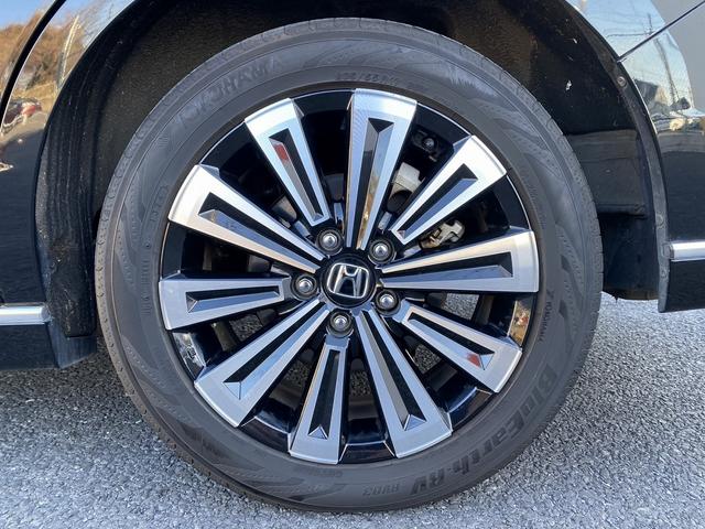 ステップワゴン ｅ：ＨＥＶスパーダ　プレミアムライン　禁煙車　７人乗り　純正１１．４インチナビ　ホンダセンシング　パワーバックドア　両側電動スライドドア　前席・２列目シートヒーター　マルチビューカメラ　１７インチ１０本スポークアルミホイール（14枚目）