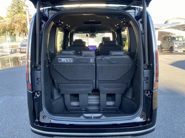 ステップワゴン ｅ：ＨＥＶスパーダ　プレミアムライン　禁煙車　７人乗り　純正１１．４インチナビ　ホンダセンシング　パワーバックドア　両側電動スライドドア　前席・２列目シートヒーター　マルチビューカメラ　１７インチ１０本スポークアルミホイール（17枚目）