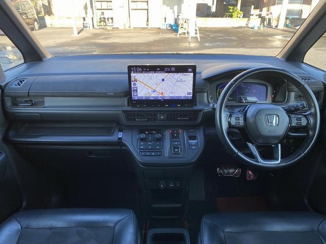 ステップワゴン ｅ：ＨＥＶスパーダ　プレミアムライン　禁煙車　７人乗り　純正１１．４インチナビ　ホンダセンシング　パワーバックドア　両側電動スライドドア　前席・２列目シートヒーター　マルチビューカメラ　１７インチ１０本スポークアルミホイール（19枚目）