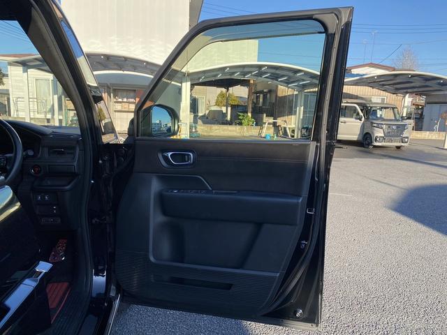 ステップワゴン ｅ：ＨＥＶスパーダ　プレミアムライン　禁煙車　７人乗り　純正１１．４インチナビ　ホンダセンシング　パワーバックドア　両側電動スライドドア　前席・２列目シートヒーター　マルチビューカメラ　１７インチ１０本スポークアルミホイール（34枚目）