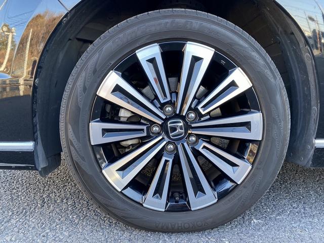 ステップワゴン ｅ：ＨＥＶスパーダ　プレミアムライン　禁煙車　７人乗り　純正１１．４インチナビ　ホンダセンシング　パワーバックドア　両側電動スライドドア　前席・２列目シートヒーター　マルチビューカメラ　１７インチ１０本スポークアルミホイール（35枚目）