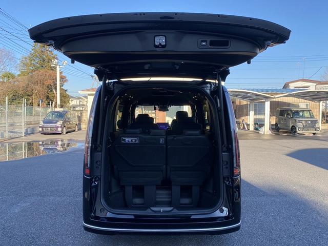 ステップワゴン ｅ：ＨＥＶスパーダ　プレミアムライン　禁煙車　７人乗り　純正１１．４インチナビ　ホンダセンシング　パワーバックドア　両側電動スライドドア　前席・２列目シートヒーター　マルチビューカメラ　１７インチ１０本スポークアルミホイール（40枚目）