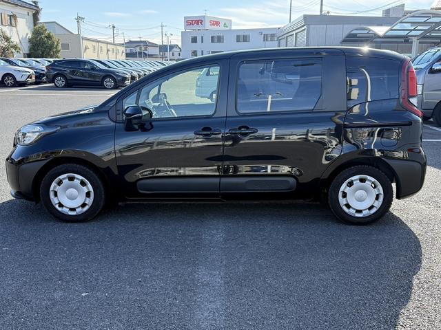 シエンタ Ｇ　禁煙車　ブラインドスポットモニター　Ｒ４年登録　純正８型ディスプレイオーディオ　Ｂカメラ　衝突軽減　レーダークルーズコントロール　両側電動スライドドア　クリアランスソナー　レーンアシスト（11枚目）