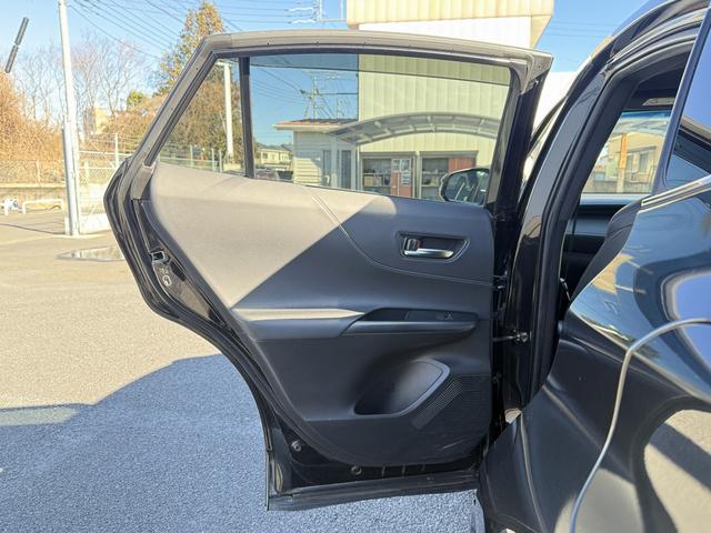 ハリアーハイブリッド Ｚ　レザーパッケージ　禁煙車　ＪＢＬプレミアムサウンド　純正１２．３インチナビ　ベンチレーション付快適温熱シート　ポジションメモリー付パワーシート　ステアリングヒーター　ハンズフリーパワーバックドア　ブラインドスポット（30枚目）