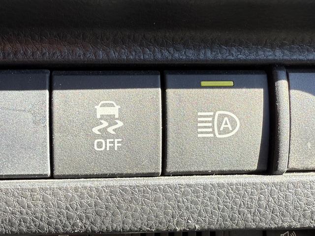 ハリアーハイブリッド Ｚ　レザーパッケージ　禁煙車　ＪＢＬプレミアムサウンド　純正１２．３インチナビ　ベンチレーション付快適温熱シート　ポジションメモリー付パワーシート　ステアリングヒーター　ハンズフリーパワーバックドア　ブラインドスポット（42枚目）