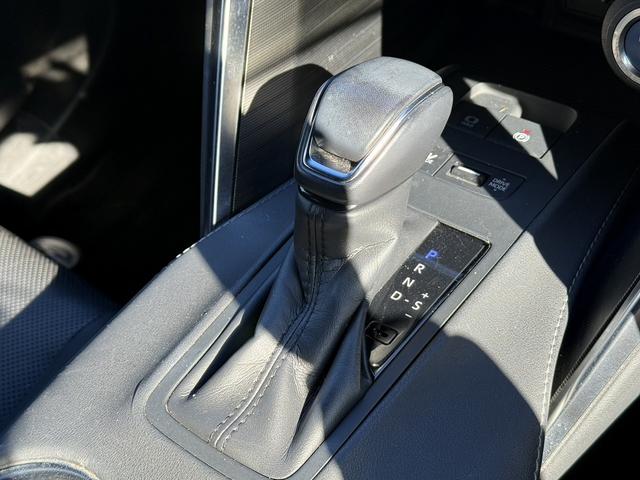 ハリアーハイブリッド Ｚ　レザーパッケージ　禁煙車　ＪＢＬプレミアムサウンド　純正１２．３インチナビ　ベンチレーション付快適温熱シート　ポジションメモリー付パワーシート　ステアリングヒーター　ハンズフリーパワーバックドア　ブラインドスポット（44枚目）