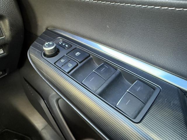 ハリアーハイブリッド Ｚ　レザーパッケージ　禁煙車　ＪＢＬプレミアムサウンド　純正１２．３インチナビ　ベンチレーション付快適温熱シート　ポジションメモリー付パワーシート　ステアリングヒーター　ハンズフリーパワーバックドア　ブラインドスポット（54枚目）