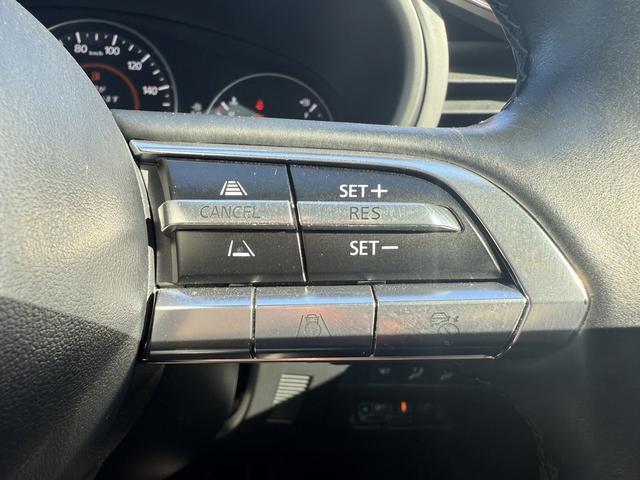 ＭＡＺＤＡ３ファストバック ２０Ｓバーガンディ　セレクション　禁煙車　３６０度セーフティパッケージ　純正８．８インチナビ　レッドパーフォレーション革シート　レッドインパネミドルパット　ＤＶＤ／ＣＤプレイヤー　ブラインドスポットモニタリング　レーダークルーズ（6枚目）