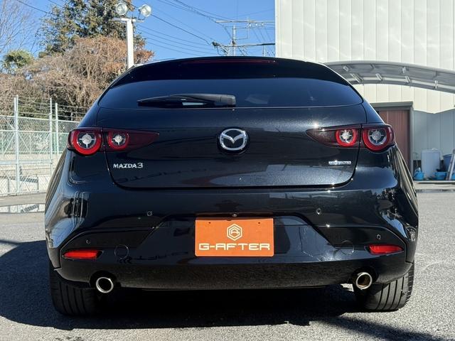 ＭＡＺＤＡ３ファストバック ２０Ｓバーガンディ　セレクション　禁煙車　３６０度セーフティパッケージ　純正８．８インチナビ　レッドパーフォレーション革シート　レッドインパネミドルパット　ＤＶＤ／ＣＤプレイヤー　ブラインドスポットモニタリング　レーダークルーズ（10枚目）