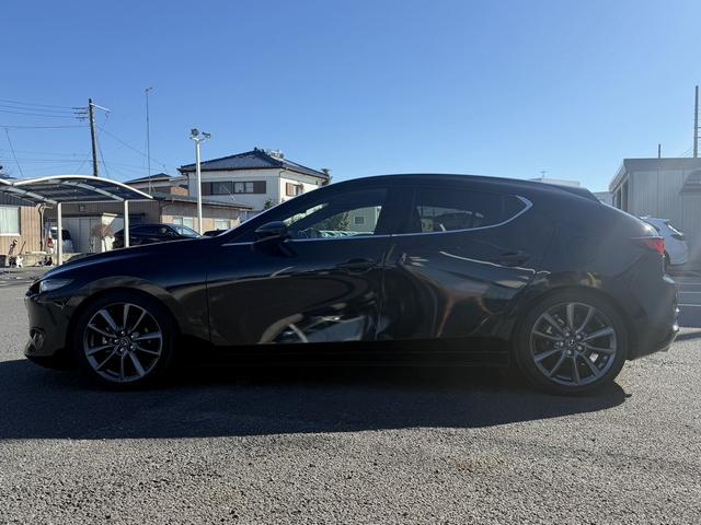 ＭＡＺＤＡ３ファストバック ２０Ｓバーガンディ　セレクション　禁煙車　３６０度セーフティパッケージ　純正８．８インチナビ　レッドパーフォレーション革シート　レッドインパネミドルパット　ＤＶＤ／ＣＤプレイヤー　ブラインドスポットモニタリング　レーダークルーズ（11枚目）