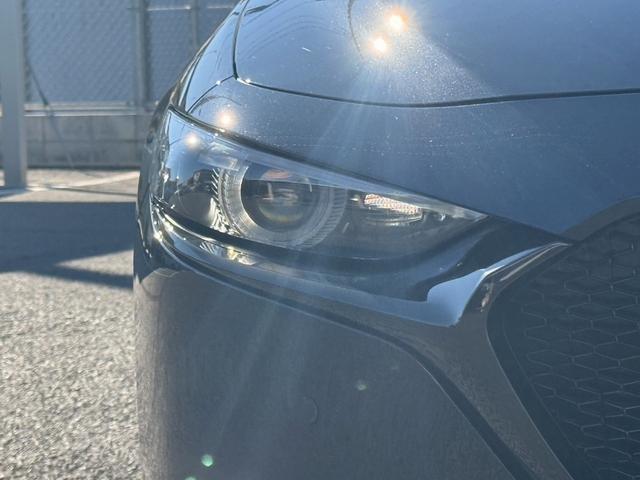 ＭＡＺＤＡ３ファストバック ２０Ｓバーガンディ　セレクション　禁煙車　３６０度セーフティパッケージ　純正８．８インチナビ　レッドパーフォレーション革シート　レッドインパネミドルパット　ＤＶＤ／ＣＤプレイヤー　ブラインドスポットモニタリング　レーダークルーズ（12枚目）