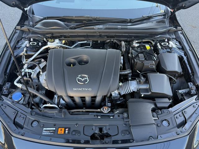 ＭＡＺＤＡ３ファストバック ２０Ｓバーガンディ　セレクション　禁煙車　３６０度セーフティパッケージ　純正８．８インチナビ　レッドパーフォレーション革シート　レッドインパネミドルパット　ＤＶＤ／ＣＤプレイヤー　ブラインドスポットモニタリング　レーダークルーズ（20枚目）