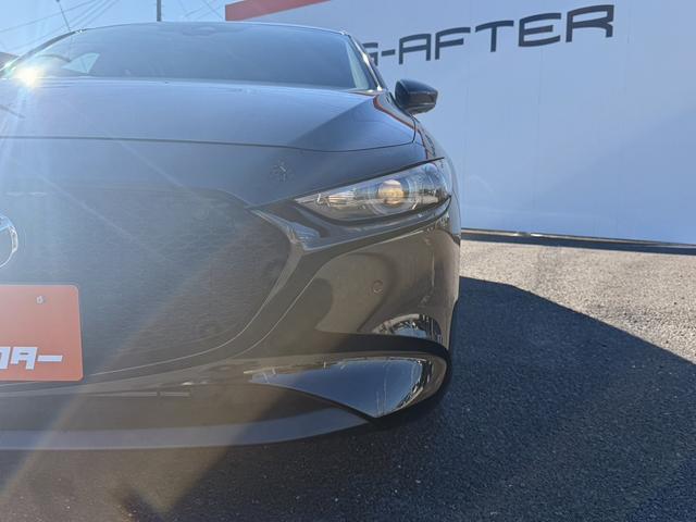 ＭＡＺＤＡ３ファストバック ２０Ｓバーガンディ　セレクション　禁煙車　３６０度セーフティパッケージ　純正８．８インチナビ　レッドパーフォレーション革シート　レッドインパネミドルパット　ＤＶＤ／ＣＤプレイヤー　ブラインドスポットモニタリング　レーダークルーズ（25枚目）