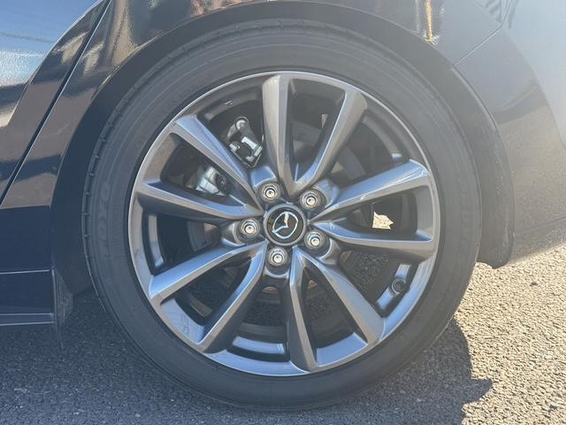 ＭＡＺＤＡ３ファストバック ２０Ｓバーガンディ　セレクション　禁煙車　３６０度セーフティパッケージ　純正８．８インチナビ　レッドパーフォレーション革シート　レッドインパネミドルパット　ＤＶＤ／ＣＤプレイヤー　ブラインドスポットモニタリング　レーダークルーズ（32枚目）