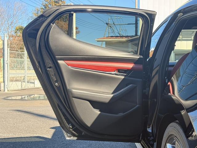 ＭＡＺＤＡ３ファストバック ２０Ｓバーガンディ　セレクション　禁煙車　３６０度セーフティパッケージ　純正８．８インチナビ　レッドパーフォレーション革シート　レッドインパネミドルパット　ＤＶＤ／ＣＤプレイヤー　ブラインドスポットモニタリング　レーダークルーズ（41枚目）