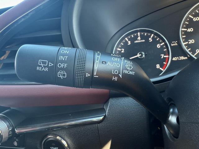 ＭＡＺＤＡ３ファストバック ２０Ｓバーガンディ　セレクション　禁煙車　３６０度セーフティパッケージ　純正８．８インチナビ　レッドパーフォレーション革シート　レッドインパネミドルパット　ＤＶＤ／ＣＤプレイヤー　ブラインドスポットモニタリング　レーダークルーズ（50枚目）