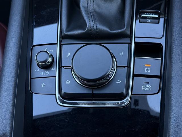 ＭＡＺＤＡ３ファストバック ２０Ｓバーガンディ　セレクション　禁煙車　３６０度セーフティパッケージ　純正８．８インチナビ　レッドパーフォレーション革シート　レッドインパネミドルパット　ＤＶＤ／ＣＤプレイヤー　ブラインドスポットモニタリング　レーダークルーズ（60枚目）