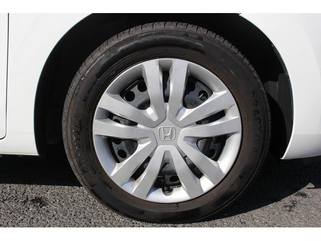 フィット ｅ：ＨＥＶベーシック　禁煙車　ホンダセンシング　社外ナビ　衝突軽減ブレーキ　運転支援システム　ホールドブレーキ　ビルドインＥＴＣ　車線逸脱警報　アダプティブクルーズコントロール　Ｂｌｕｅｔｏｏｔｈ接続　コーナーセンサー（14枚目）