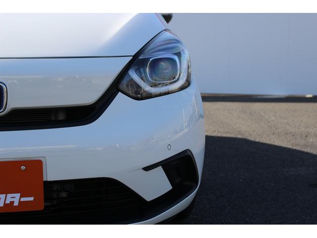 フィット ｅ：ＨＥＶベーシック　禁煙車　ホンダセンシング　社外ナビ　衝突軽減ブレーキ　運転支援システム　ホールドブレーキ　ビルドインＥＴＣ　車線逸脱警報　アダプティブクルーズコントロール　Ｂｌｕｅｔｏｏｔｈ接続　コーナーセンサー（28枚目）