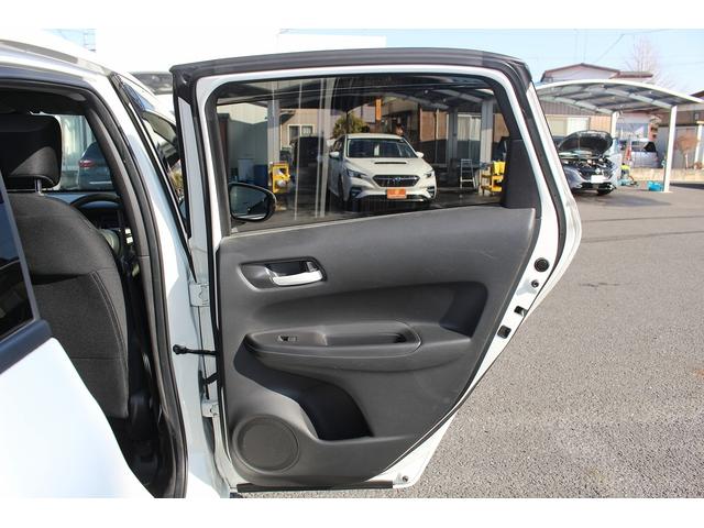 フィット ｅ：ＨＥＶベーシック　禁煙車　ホンダセンシング　社外ナビ　衝突軽減ブレーキ　運転支援システム　ホールドブレーキ　ビルドインＥＴＣ　車線逸脱警報　アダプティブクルーズコントロール　Ｂｌｕｅｔｏｏｔｈ接続　コーナーセンサー（38枚目）