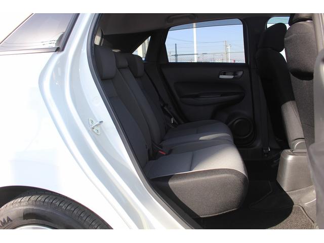 フィット ｅ：ＨＥＶベーシック　禁煙車　ホンダセンシング　社外ナビ　衝突軽減ブレーキ　運転支援システム　ホールドブレーキ　ビルドインＥＴＣ　車線逸脱警報　アダプティブクルーズコントロール　Ｂｌｕｅｔｏｏｔｈ接続　コーナーセンサー（42枚目）