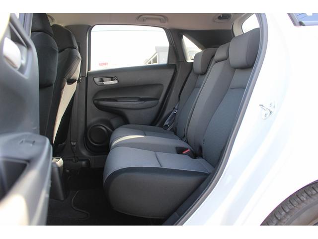 フィット ｅ：ＨＥＶベーシック　禁煙車　ホンダセンシング　社外ナビ　衝突軽減ブレーキ　運転支援システム　ホールドブレーキ　ビルドインＥＴＣ　車線逸脱警報　アダプティブクルーズコントロール　Ｂｌｕｅｔｏｏｔｈ接続　コーナーセンサー（43枚目）