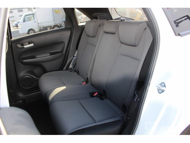 フィット ｅ：ＨＥＶベーシック　禁煙車　ホンダセンシング　社外ナビ　衝突軽減ブレーキ　運転支援システム　ホールドブレーキ　ビルドインＥＴＣ　車線逸脱警報　アダプティブクルーズコントロール　Ｂｌｕｅｔｏｏｔｈ接続　コーナーセンサー（44枚目）