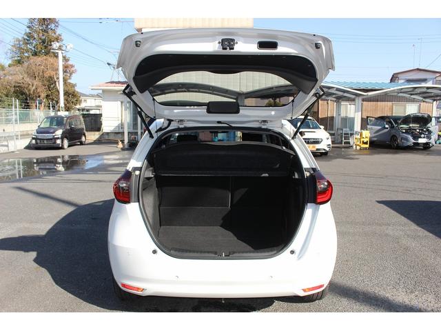 フィット ｅ：ＨＥＶベーシック　禁煙車　ホンダセンシング　社外ナビ　衝突軽減ブレーキ　運転支援システム　ホールドブレーキ　ビルドインＥＴＣ　車線逸脱警報　アダプティブクルーズコントロール　Ｂｌｕｅｔｏｏｔｈ接続　コーナーセンサー（47枚目）