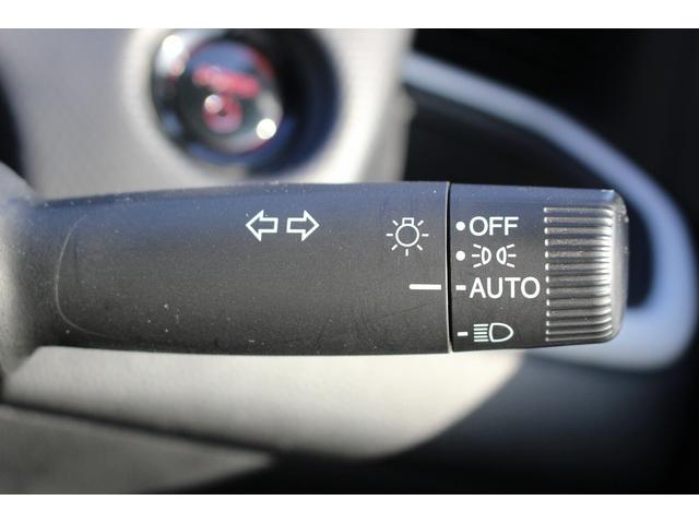 フィット ｅ：ＨＥＶベーシック　禁煙車　ホンダセンシング　社外ナビ　衝突軽減ブレーキ　運転支援システム　ホールドブレーキ　ビルドインＥＴＣ　車線逸脱警報　アダプティブクルーズコントロール　Ｂｌｕｅｔｏｏｔｈ接続　コーナーセンサー（52枚目）