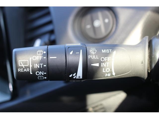 フィット ｅ：ＨＥＶベーシック　禁煙車　ホンダセンシング　社外ナビ　衝突軽減ブレーキ　運転支援システム　ホールドブレーキ　ビルドインＥＴＣ　車線逸脱警報　アダプティブクルーズコントロール　Ｂｌｕｅｔｏｏｔｈ接続　コーナーセンサー（53枚目）