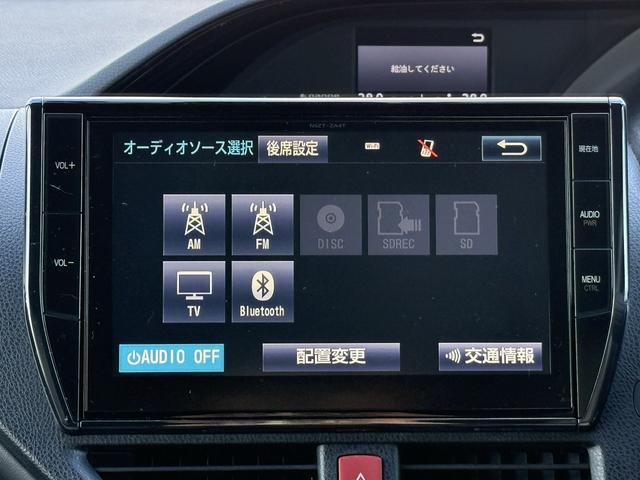 エスクァイア ハイブリッドGi ブラックテーラード 禁煙車 TRDフルエアロ 純正11インチ後席モニター 純正10インチナビ 両側電動スライドドア トヨタセーフティセンスC フルセグ バックカメラ 衝突軽減ブレーキ Bluetooth ビルドインETC(5枚目)