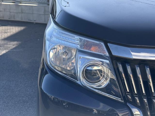 エスクァイア ハイブリッドGi ブラックテーラード 禁煙車 TRDフルエアロ 純正11インチ後席モニター 純正10インチナビ 両側電動スライドドア トヨタセーフティセンスC フルセグ バックカメラ 衝突軽減ブレーキ Bluetooth ビルドインETC(11枚目)