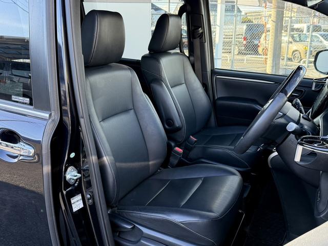 エスクァイア ハイブリッドGi ブラックテーラード 禁煙車 TRDフルエアロ 純正11インチ後席モニター 純正10インチナビ 両側電動スライドドア トヨタセーフティセンスC フルセグ バックカメラ 衝突軽減ブレーキ Bluetooth ビルドインETC(14枚目)