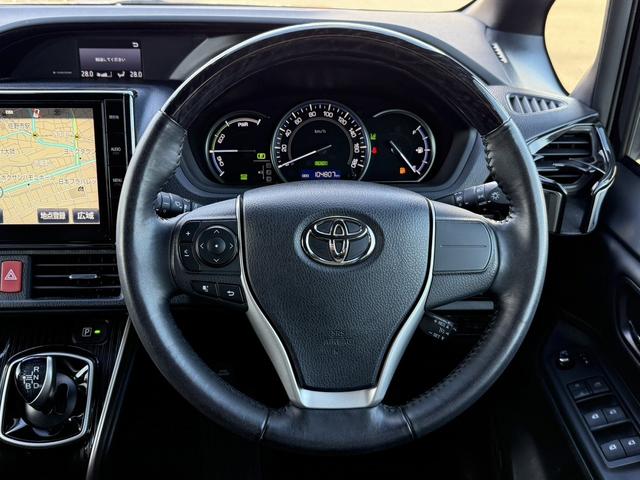 エスクァイア ハイブリッドGi ブラックテーラード 禁煙車 TRDフルエアロ 純正11インチ後席モニター 純正10インチナビ 両側電動スライドドア トヨタセーフティセンスC フルセグ バックカメラ 衝突軽減ブレーキ Bluetooth ビルドインETC(19枚目)