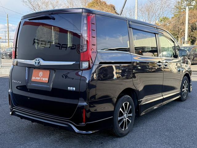エスクァイア ハイブリッドGi ブラックテーラード 禁煙車 TRDフルエアロ 純正11インチ後席モニター 純正10インチナビ 両側電動スライドドア トヨタセーフティセンスC フルセグ バックカメラ 衝突軽減ブレーキ Bluetooth ビルドインETC(21枚目)