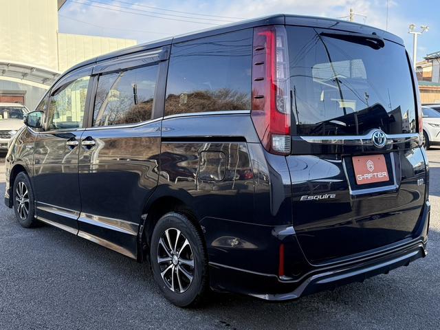 エスクァイア ハイブリッドGi ブラックテーラード 禁煙車 TRDフルエアロ 純正11インチ後席モニター 純正10インチナビ 両側電動スライドドア トヨタセーフティセンスC フルセグ バックカメラ 衝突軽減ブレーキ Bluetooth ビルドインETC(22枚目)