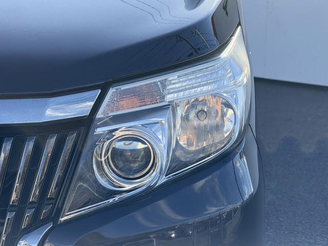 エスクァイア ハイブリッドGi ブラックテーラード 禁煙車 TRDフルエアロ 純正11インチ後席モニター 純正10インチナビ 両側電動スライドドア トヨタセーフティセンスC フルセグ バックカメラ 衝突軽減ブレーキ Bluetooth ビルドインETC(26枚目)