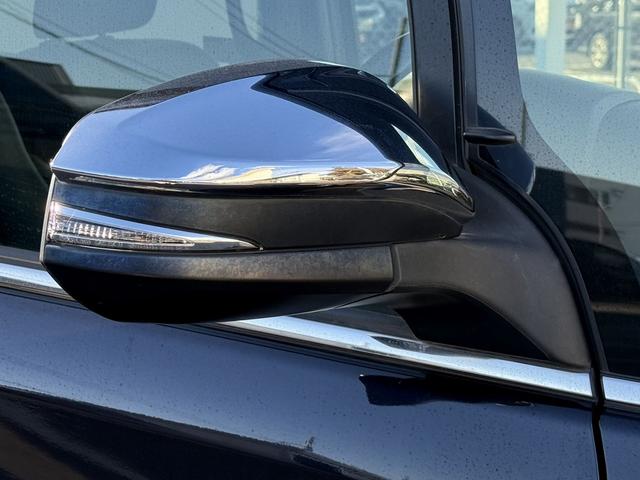 エスクァイア ハイブリッドGi ブラックテーラード 禁煙車 TRDフルエアロ 純正11インチ後席モニター 純正10インチナビ 両側電動スライドドア トヨタセーフティセンスC フルセグ バックカメラ 衝突軽減ブレーキ Bluetooth ビルドインETC(28枚目)