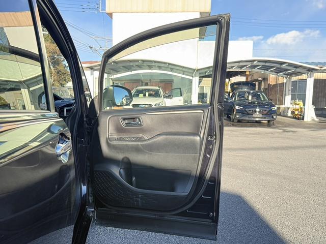 エスクァイア ハイブリッドGi ブラックテーラード 禁煙車 TRDフルエアロ 純正11インチ後席モニター 純正10インチナビ 両側電動スライドドア トヨタセーフティセンスC フルセグ バックカメラ 衝突軽減ブレーキ Bluetooth ビルドインETC(36枚目)