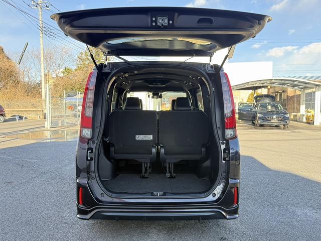 エスクァイア ハイブリッドGi ブラックテーラード 禁煙車 TRDフルエアロ 純正11インチ後席モニター 純正10インチナビ 両側電動スライドドア トヨタセーフティセンスC フルセグ バックカメラ 衝突軽減ブレーキ Bluetooth ビルドインETC(39枚目)