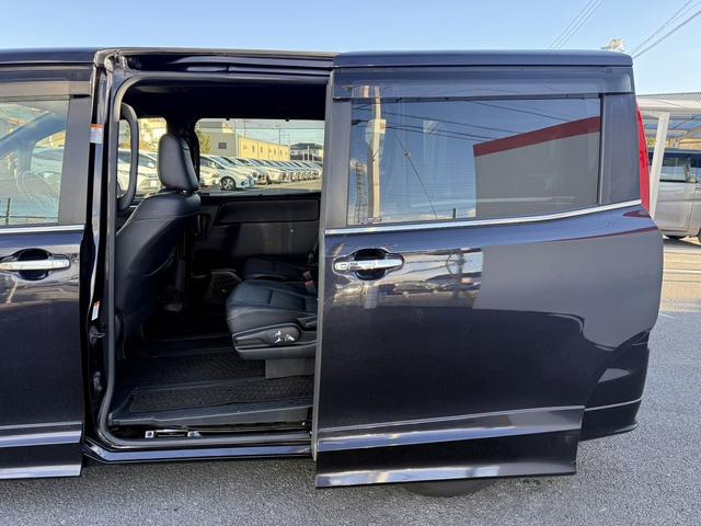 エスクァイア ハイブリッドGi ブラックテーラード 禁煙車 TRDフルエアロ 純正11インチ後席モニター 純正10インチナビ 両側電動スライドドア トヨタセーフティセンスC フルセグ バックカメラ 衝突軽減ブレーキ Bluetooth ビルドインETC(43枚目)