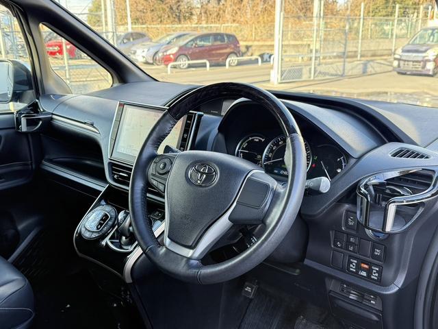 エスクァイア ハイブリッドGi ブラックテーラード 禁煙車 TRDフルエアロ 純正11インチ後席モニター 純正10インチナビ 両側電動スライドドア トヨタセーフティセンスC フルセグ バックカメラ 衝突軽減ブレーキ Bluetooth ビルドインETC(44枚目)