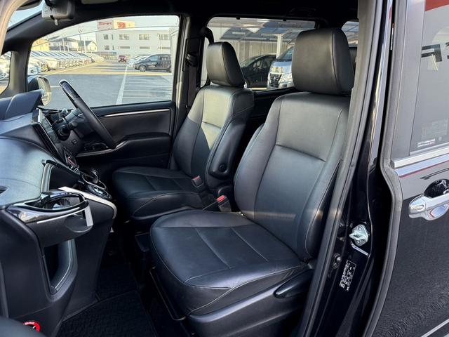 エスクァイア ハイブリッドGi ブラックテーラード 禁煙車 TRDフルエアロ 純正11インチ後席モニター 純正10インチナビ 両側電動スライドドア トヨタセーフティセンスC フルセグ バックカメラ 衝突軽減ブレーキ Bluetooth ビルドインETC(47枚目)