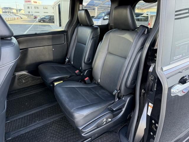 エスクァイア ハイブリッドGi ブラックテーラード 禁煙車 TRDフルエアロ 純正11インチ後席モニター 純正10インチナビ 両側電動スライドドア トヨタセーフティセンスC フルセグ バックカメラ 衝突軽減ブレーキ Bluetooth ビルドインETC(49枚目)