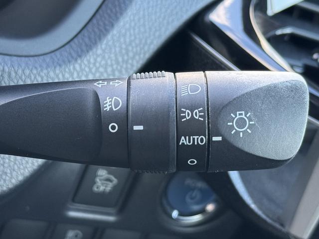 エスクァイア ハイブリッドGi ブラックテーラード 禁煙車 TRDフルエアロ 純正11インチ後席モニター 純正10インチナビ 両側電動スライドドア トヨタセーフティセンスC フルセグ バックカメラ 衝突軽減ブレーキ Bluetooth ビルドインETC(55枚目)