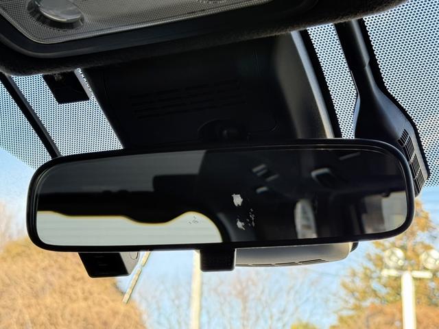 エスクァイア ハイブリッドGi ブラックテーラード 禁煙車 TRDフルエアロ 純正11インチ後席モニター 純正10インチナビ 両側電動スライドドア トヨタセーフティセンスC フルセグ バックカメラ 衝突軽減ブレーキ Bluetooth ビルドインETC(69枚目)