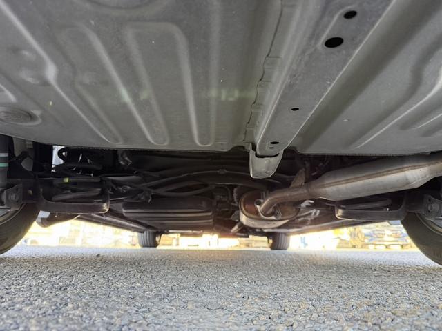 エスクァイア ハイブリッドGi ブラックテーラード 禁煙車 TRDフルエアロ 純正11インチ後席モニター 純正10インチナビ 両側電動スライドドア トヨタセーフティセンスC フルセグ バックカメラ 衝突軽減ブレーキ Bluetooth ビルドインETC(76枚目)