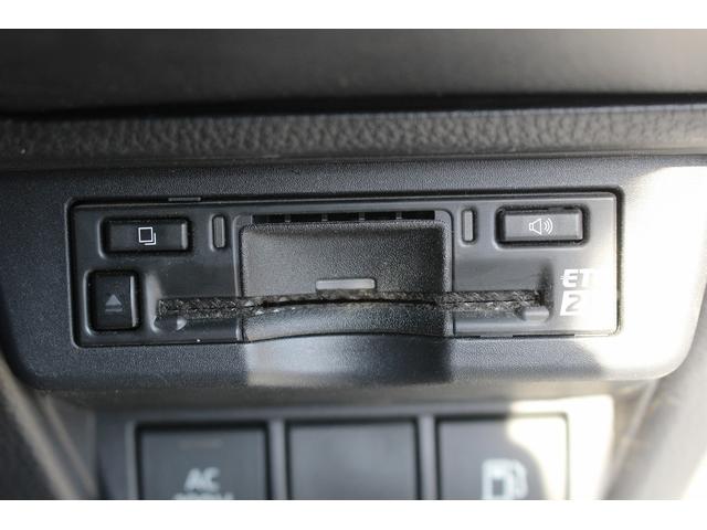 プリウス Ｘ　禁煙車　純正８インチディスプレイオーディオ　バックカメラ　フルセグテレビ　充電用ＵＳＢタイプＣ　レーダークルーズコントロール　ブラインドスポットモニター　ＥＴＣ２．０　オートマチックハイビーム（7枚目）