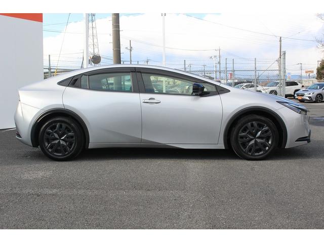 プリウス Ｘ　禁煙車　純正８インチディスプレイオーディオ　バックカメラ　フルセグテレビ　充電用ＵＳＢタイプＣ　レーダークルーズコントロール　ブラインドスポットモニター　ＥＴＣ２．０　オートマチックハイビーム（9枚目）