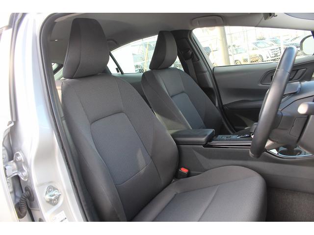 プリウス Ｘ　禁煙車　純正８インチディスプレイオーディオ　バックカメラ　フルセグテレビ　充電用ＵＳＢタイプＣ　レーダークルーズコントロール　ブラインドスポットモニター　ＥＴＣ２．０　オートマチックハイビーム（15枚目）